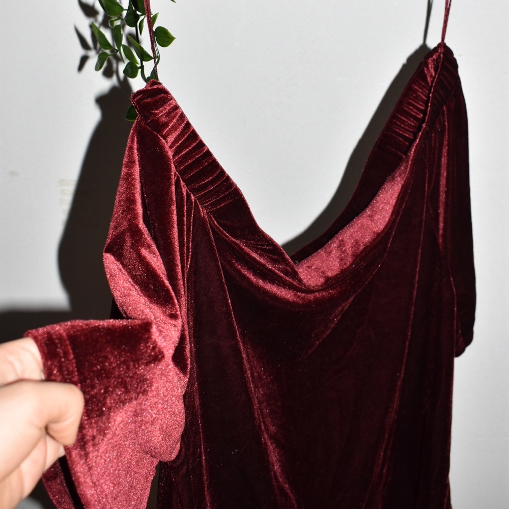 (FREE with purchase) Burgundy Velvet Off-the-shoulder Top
